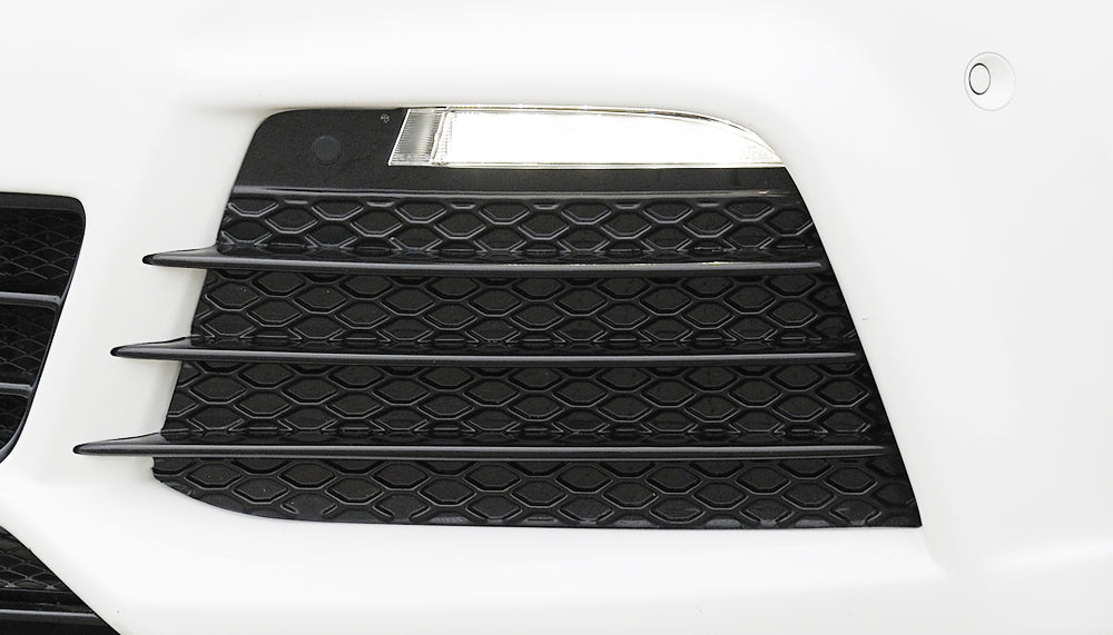 Rieger Tuning Lufteinlassblenden links/rechts schwarz glänzend mit Aussparungen für Tagfahrleuchten & mit Aussparungen für Park-Distance-Control (PDC)  für Rieger Spoilerstoßstange